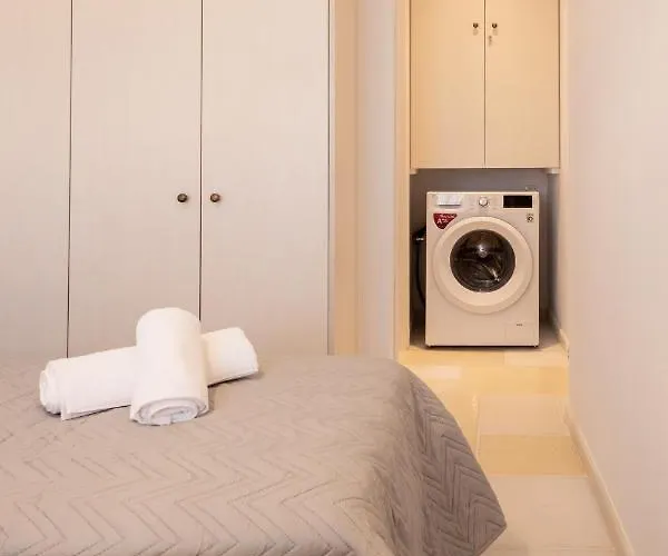 Anneza Nikola Angairia