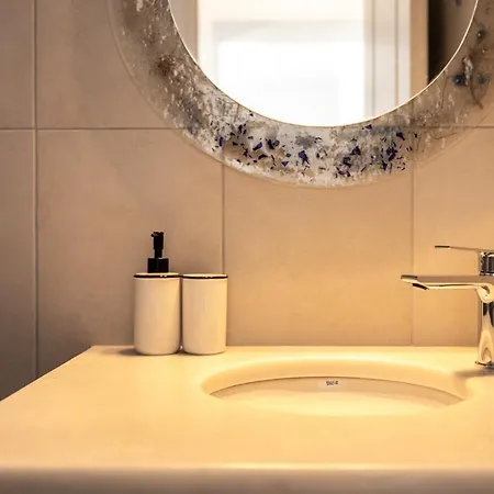 Anneza Nikola Angairia