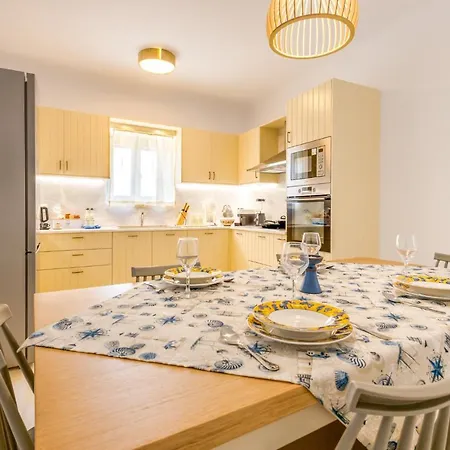 Anneza Nikola Angairia